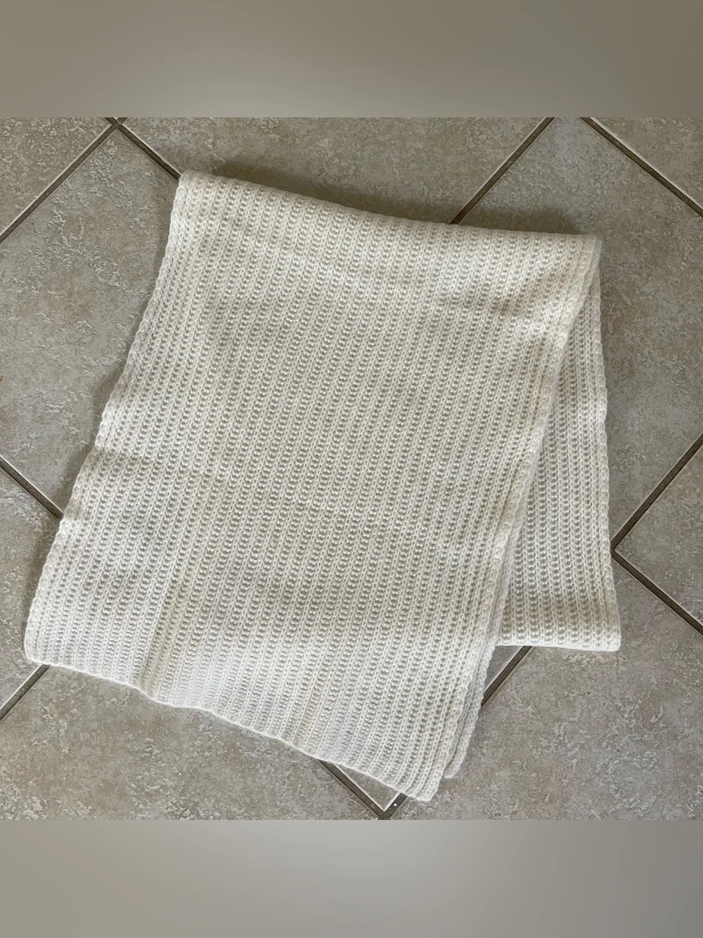 C By Bloomingdale’s 100% Cashmere Scarf Ribbed Knit Luxury Old Money Cozy Chunky